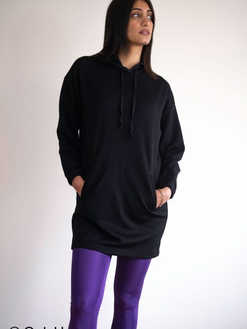 Sofi sport dress with hood made of elastic fabric with long sleeves.